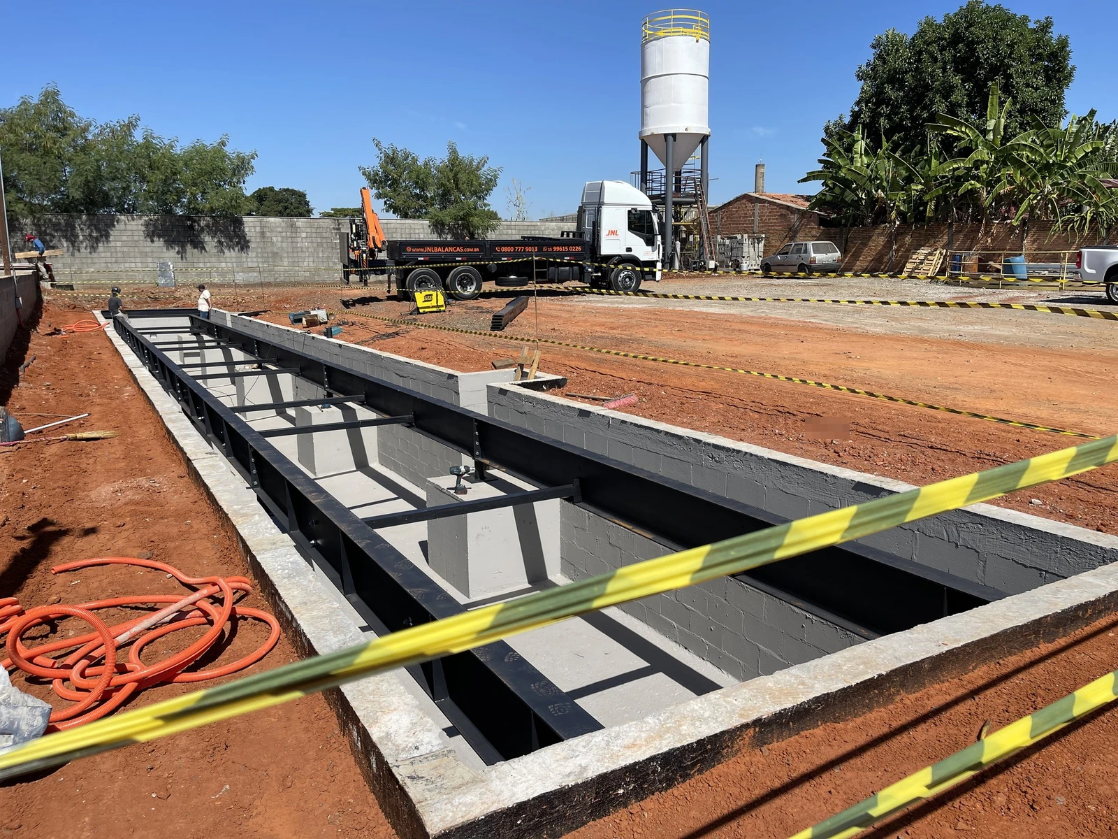 Montaje de la estructura en la fosa · Obra JNL · BRP