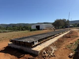 Estructura montada sobre la fundación durante la obra